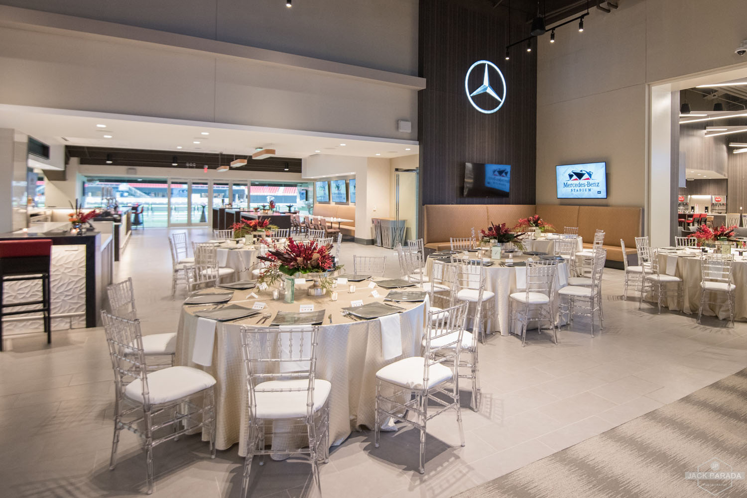 Wedding at mercedes benz stadium | Beachweddingtips.com